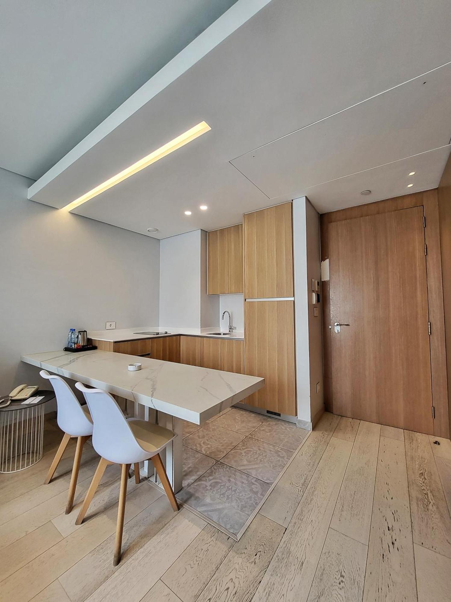 Monot Suites Beiroet Buitenkant foto