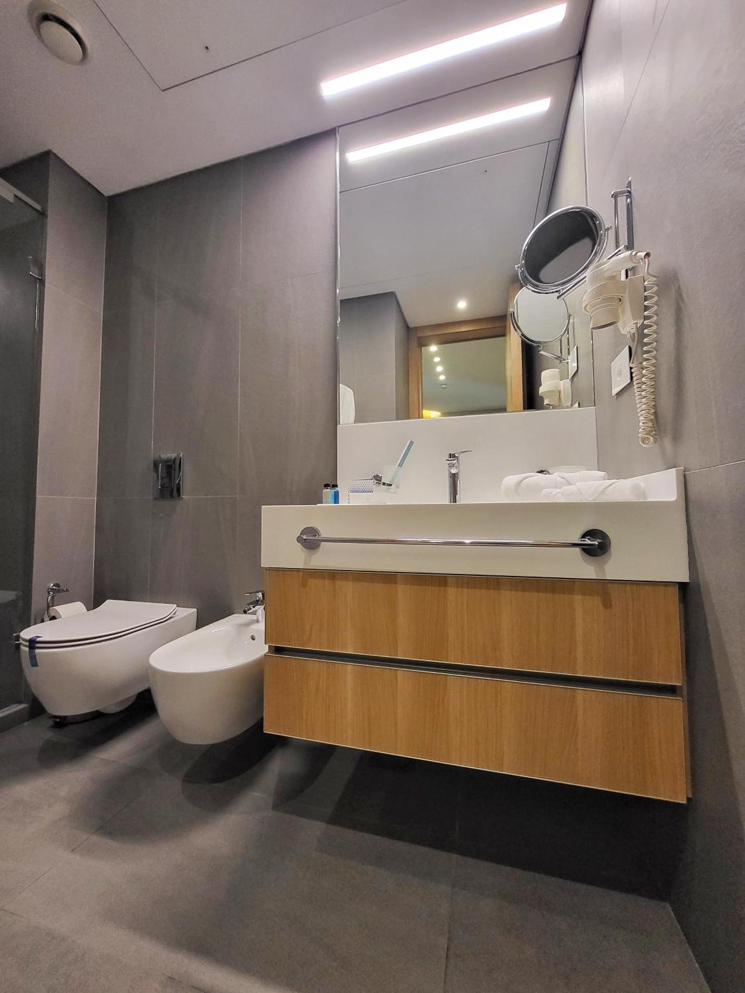 Monot Suites Beiroet Buitenkant foto