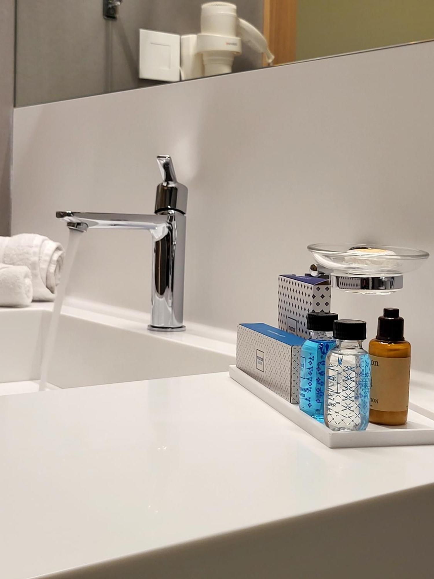 Monot Suites Beiroet Buitenkant foto