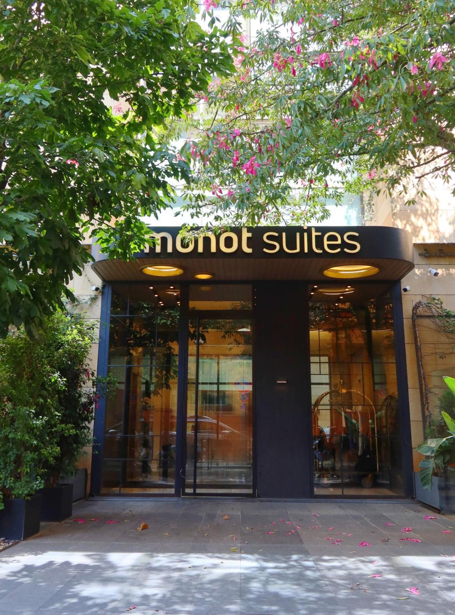 Monot Suites Beiroet Buitenkant foto