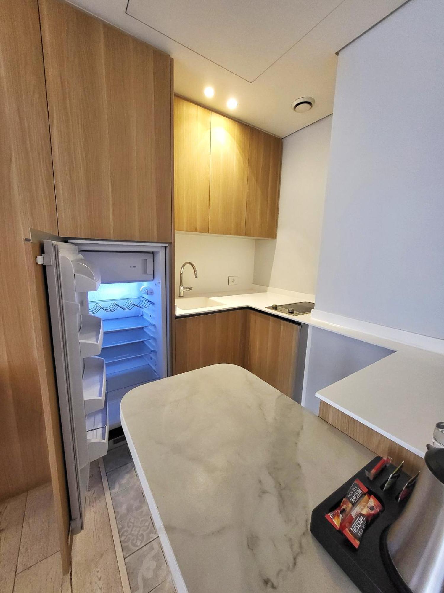 Monot Suites Beiroet Buitenkant foto